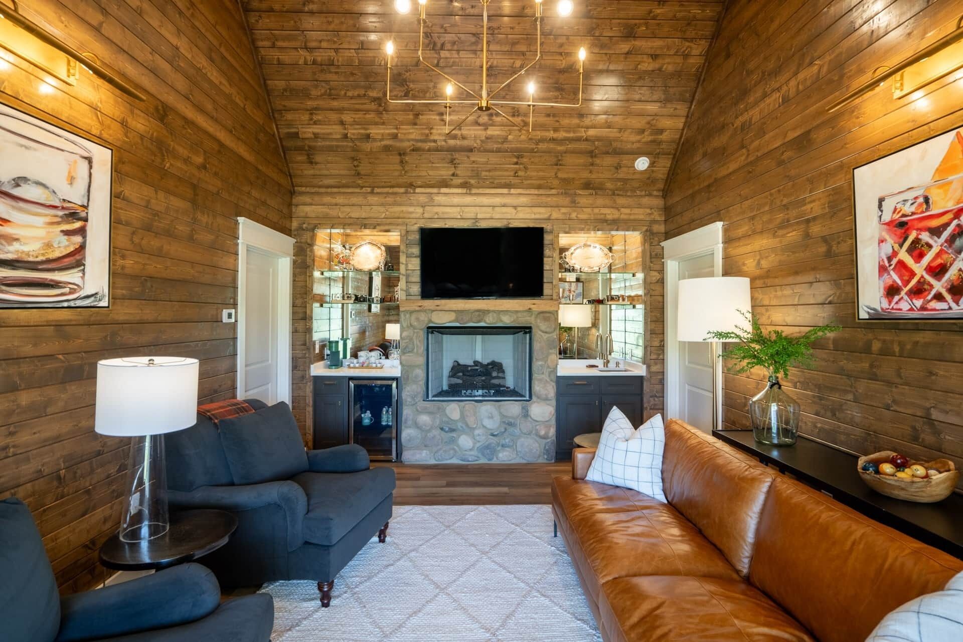 Classic Cottage | Living area | 55-inch LED TV with digital channels, Netflix, smart speakers