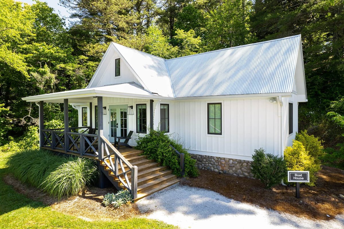 Elite Cottage | 2 bedrooms, Egyptian cotton sheets, premium bedding, down comforters