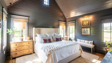 Classic Cottage | 2 bedrooms, Egyptian cotton sheets, premium bedding, down duvets