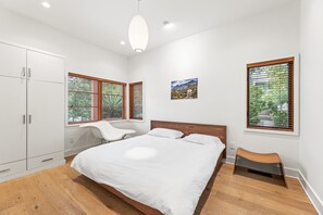 4 dormitoris, planxa i posts de planxar, wifi i roba de llit 