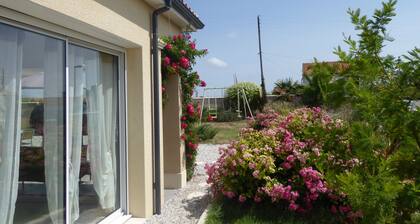 VILLA LA CHRYSOLIGE BORD MER AU CALME & SPACIEUSE PLAGES MESCHERS S/GIRONDE