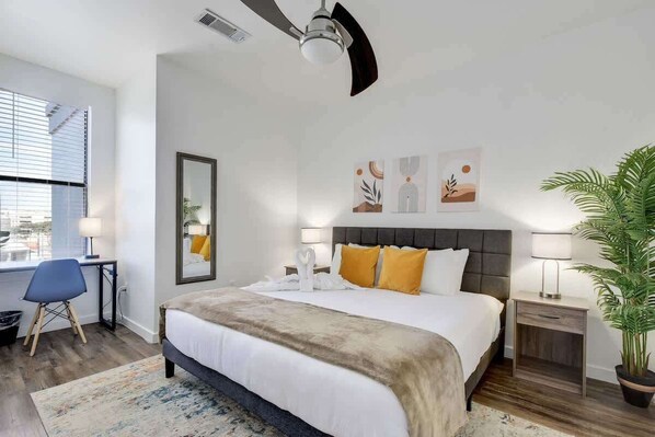 1 habitación, tabla de planchar con plancha y cuna de viaje 