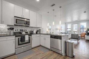 Fridge, microwave, oven, stovetop - SoCo Riverside Retreat | Pool Gym | Unbeatable Loc (Austin)