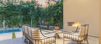 Luxe Weho Villa, Walk to Melrose Ave, Pool + Hot Tub North Vista by Avantstay