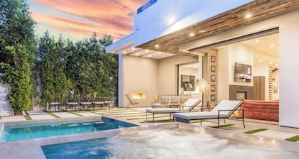Luxe Weho Villa, Walk to Melrose Ave, Pool + Hot Tub North Vista by Avantstay