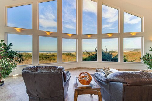 'Oceanfront Castle' w/ Hot Tub & Game Room