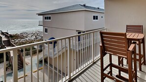 A balcony with a view of the beach and ocean. - Starboard Village by Southern Vacation Rentals (Pensacola Beach)