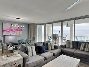 コンドミニアム ベッド (複数台) バルコニー オーシャンビュー (#901 - No Pets Allowed) | リビング エリア | 40 インチの薄型テレビ (ケーブル放送視聴可)�、テレビ