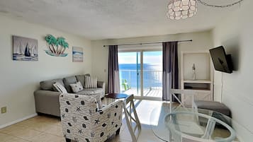 Condo, várias camas, sacada, vista para o oceano (#1102 - No Pets) | Área de estar