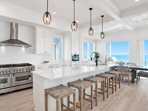 Apartment, Mehrere Betten, Terrasse, Meerblick (Viviana #9 - No Pets Allowed) | Eigene Küche | Kühlschrank, Mikrowelle, Ofen, Herdplatte