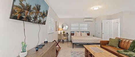 1 dormitorio, tabla de planchar con plancha, wifi y ropa de cama