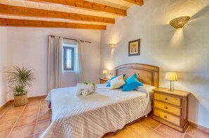 4 slaapkamers, een strijkplank/strijkijzer, gratis wifi, beddengoed