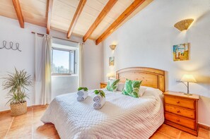 4 bedrooms, in-room safe, iron/ironing board, free WiFi - Rural Finca Mallorca Can Xim with swimming pool (Felanitx)