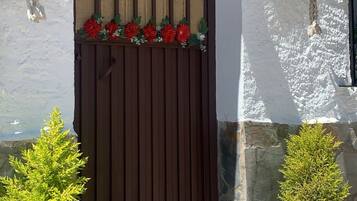 Premium Villa, 2 Bedrooms, Kitchen | 2 bedrooms, hypo-allergenic bedding, iron/ironing board, free WiFi