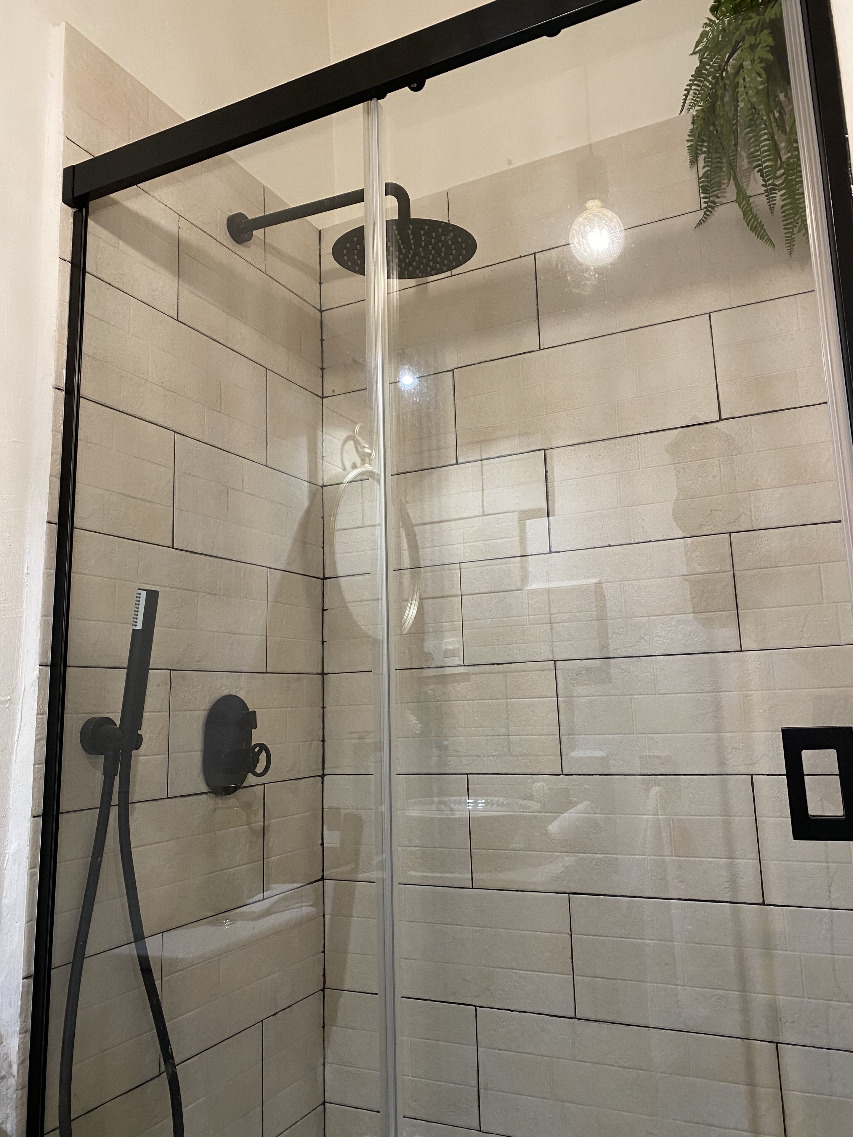 Royal Villa, 2 Bedrooms, Kitchen | Bathroom | Shower, rainfall showerhead, hair dryer, towels