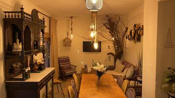 Royal Villa, 2 Bedrooms, Kitchen | Living area