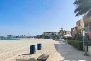 Beach nearby - Bayfront Condo in Mission Beach (San Diego)