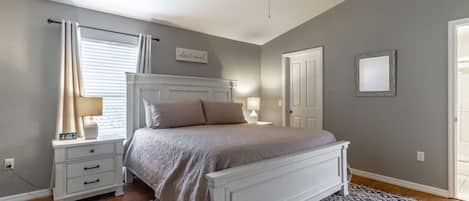 3 bedrooms, desk, iron/ironing board, free WiFi