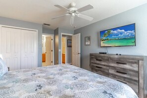 3 bedrooms, desk, iron/ironing board, free WiFi - New Listing! Reserve at Town Center, 6mi to Disney & 16mi to Universal - IT13473 (Davenport)