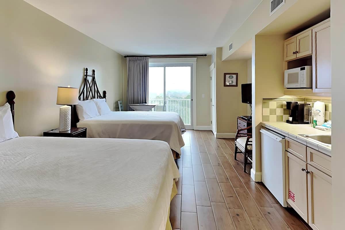 2 bedrooms, individually decorated, individually furnished