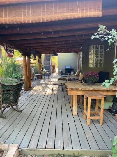 Guadalupe Casita. 2.2 miles to Balloon park. Great views! Lovely Hot Tub.