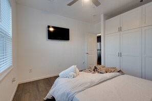 1 bedroom, desk, iron/ironing board, free WiFi