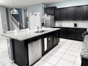 Fridge, microwave, oven, stovetop - New Listing! Windsor Island, 10mi to Disney & 22mi to Universal - FS383826 (Davenport)