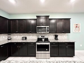 Fridge, microwave, oven, stovetop - New Listing! Windsor Island, 10mi to Disney & 22mi to Universal - FS383826 (Davenport)