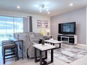 TV, video games, DVD player - New Listing! Windsor Island, 10mi to Disney & 22mi to Universal - FS380806 (Kissimmee)