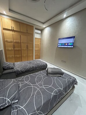 3 slaapkamers, een kluis op de kamer, een strijkplank/strijkijzer