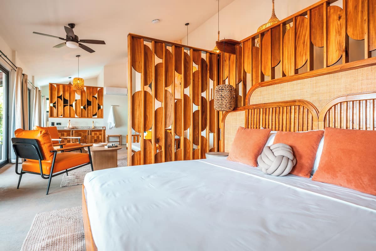 Flagship | Free WiFi, bed sheets