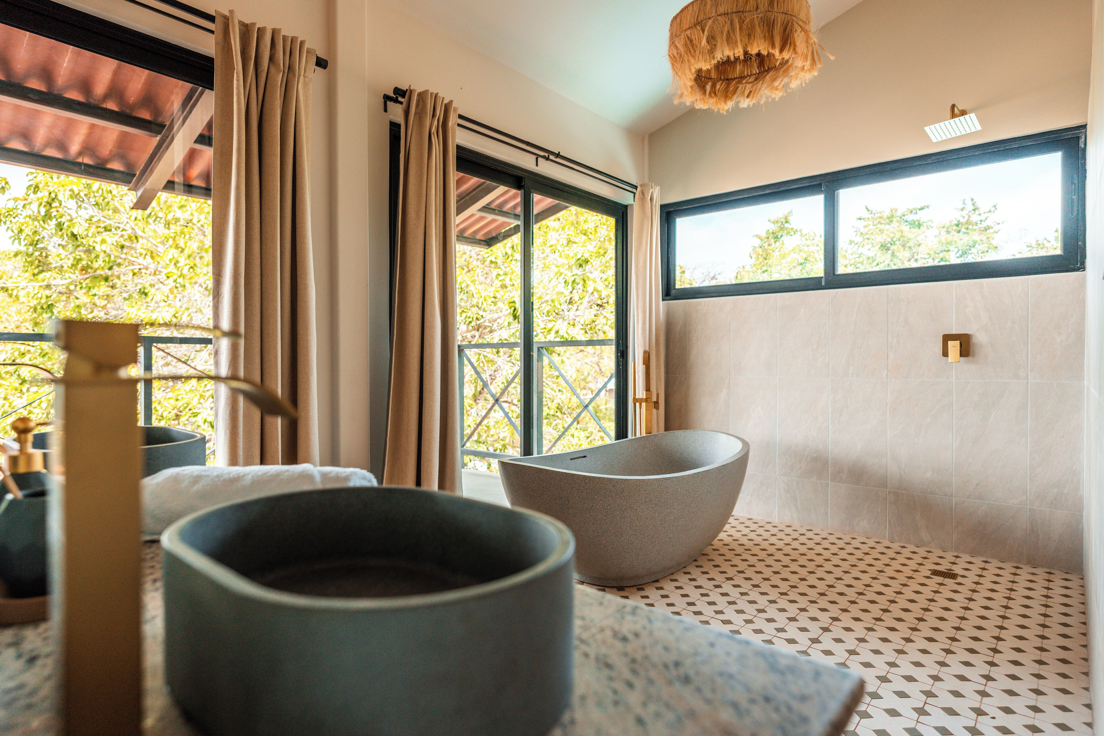 Flagship | Bathroom | Shower, towels