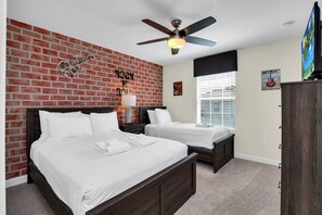 4 bedrooms, desk, iron/ironing board, free WiFi - New Listing! Storey Lake Resort, 6mi to Disney & 11mi to Universal - FS381536 (Kissimmee)