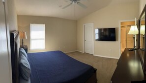 3 bedrooms, desk, iron/ironing board, free WiFi