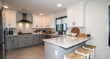 Spacious 4BR with rooftop deck – ocean views & beach access
