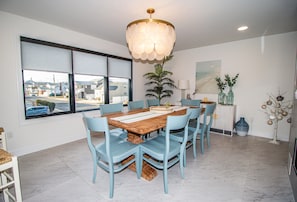Dining - Spacious 4BR with rooftop deck – ocean views & beach access (Seaside Heights)