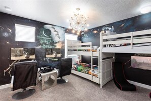 5 bedrooms, desk, iron/ironing board, free WiFi