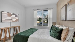 5 bedrooms, desk, iron/ironing board, free WiFi - New Listing! Champions Gate Resort, 10mi to Disney & 21mi to Universal - GRH558415 (Davenport)