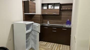 Căn hộ tiện nghi đơn giản, 1 giường cỡ king | Bếp riêng | Tủ lạnh, lò vi sóng, máy rửa bát, ấm điện