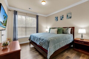 3 bedrooms, desk, iron/ironing board, free WiFi