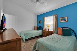3 chambres, bureau, fer et planche à repasser, accès au Wi-Fi (inclus)