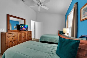 3 slaapkamers, een bureau, een strijkplank/strijkijzer, gratis wifi