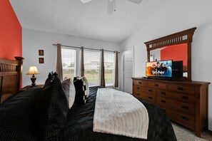 3 bedrooms, desk, iron/ironing board, free WiFi