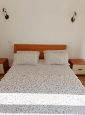 2 habitaciones, tabla de planchar con plancha, wifi y ropa de cama 
