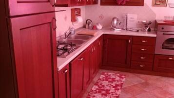 KĂŒhlschrank, Ofen, Herdplatte, GeschirrspĂŒler