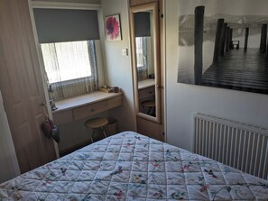 Cabin | 2 bedrooms, iron/ironing board, free WiFi, bed sheets - Caravan Beautiful Location Southview Skegness (Skegness)