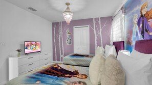 8 slaapkamers, een bureau, een strijkplank/strijkijzer, gratis wifi