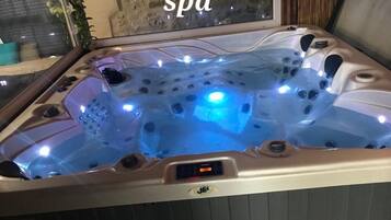 Indoor spa tub