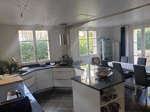 Fridge, oven, stovetop, dishwasher - Maison A 30mns DE Paris .pres D Asterix.chantilly, Senlis .disney (BARON)