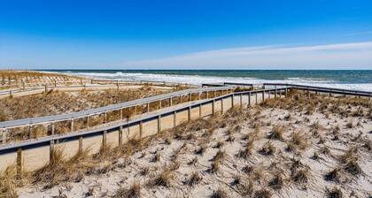 Oceanfront Escape Just Steps to Beach & Boardwalk with 4 beach badges 2 car park